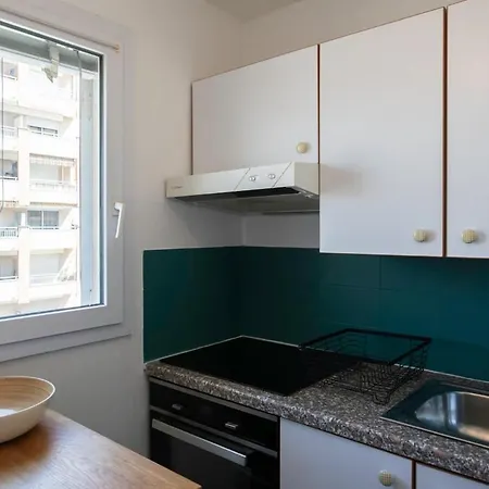 아파트 #46 Staywizus - Terrace Ac 4mins Walk Sea Tram T2 Airport Port *